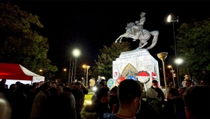 Samsun'da Atatürk Anıtı önünde nöbet