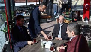 Şehr-i İzmit Kafe’de her Cuma çıkışı cemaate ücretsiz çay 