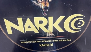 Uyuşturucuyu sobada yakmak üzereyken yakalandılar 