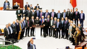 ‘Yaşasın Azerbaycan kardeşliğimiz’ pozu