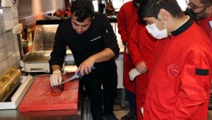 Zihinsel engelli öğrenciler, gastronomi eğitimiyle sosyalleşerek, istihdam ediliyor