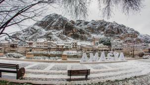 Amasya’da taşımalı eğitime kar yağışı nedeniyle bir gün ara verildi