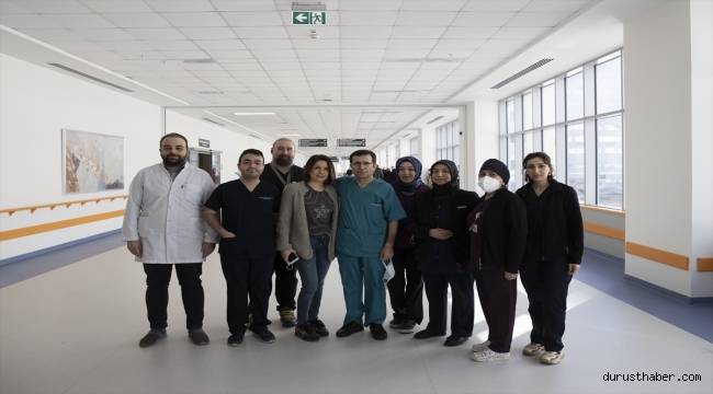 Ameliyat olması risk taşıyan minik Mina'nın safra yolu tıkanıklığı mıknatısla açıldı