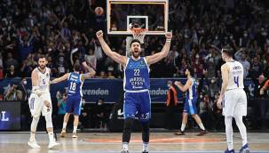 Anadolu Efes, Real Madrid'i devirdi