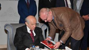 Bahçeli'ye Manisa'ya yapılan hizmetler anlatıldı 