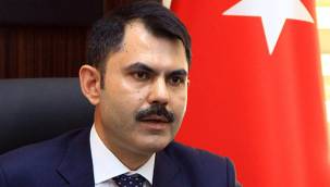 Bakan Kurum, yangından etkilenen Ulukapı Mahallesi’nde kadınlarla fidan dikti