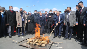 Başkan Büyükkılıç, baharın habercisi Nevruz ateşini yaktı, örste demir dövdü
