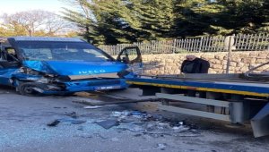 Başkentte otobüse arkadan çarpan dolmuştaki 8 kişi yaralandı