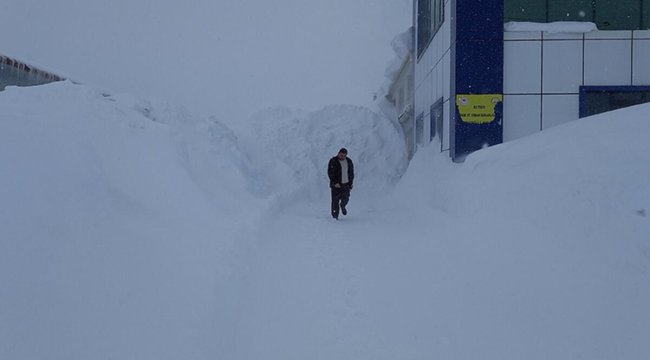 Bitlis'te bu kış 9 metrelik kar yağdı