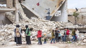 Bomba ve silah seslerinin minik tanıkları: Suriyeli çocuklar