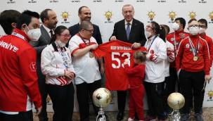 Cumhurbaşkanı Erdoğan özel sporcuları kabul etti