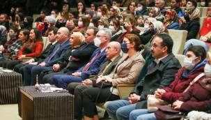 Gaziantep Büyükşehir Gençlik Korosu Çanakkale Şehitlerini andı 