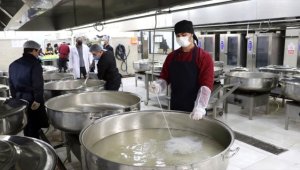 Gaziantep'te meslek lisesi öğrencileri günde 20 bin kişiye yemek hazırlıyor
