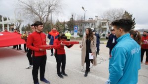 Gelibolu'dan alınan Türk bayrağı, toprak ve deniz suyu Eskişehir'e getirildi