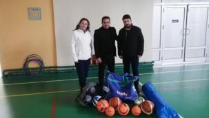 İzmit Belediyesi malzeme desteğiyle çocukları spora teşvik ediyor