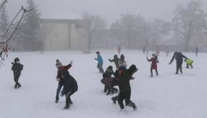 Kar yağışı nedeniyle 3 ilde okullar tatil edildi
