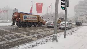 Kayseri Büyükşehir'in karla mücadele çalışmaları sürüyor