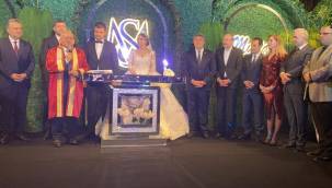 Kayseri'de siyaseti buluşturan düğün