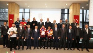 Kayseri Şeker Fabrikası, başarılı sporcuları ödüllendirdi