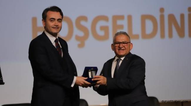 Kayseri Tabipler Odasından Başkan Büyükkılıç'a ödül