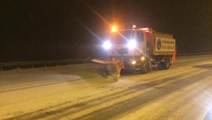 Kayseri'de ekiplerin karla mücadelesi sürüyor