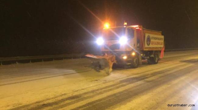 Kayseri'de ekiplerin karla mücadelesi sürüyor