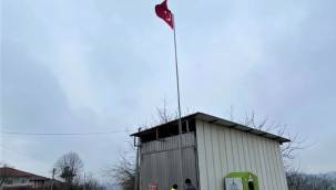 Kocaeli'nde Emre’nin Türk bayrağı talebini Başkan Büyükakın yerine getirdi