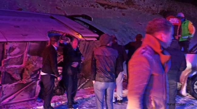 Malatya'da yolcu otobüsünün devrilmesi sonucu 2 kişi yaralandı