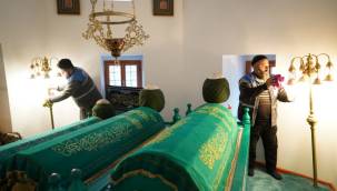 Melikgazi'de Türbelere Gülsuyu ile temizlik