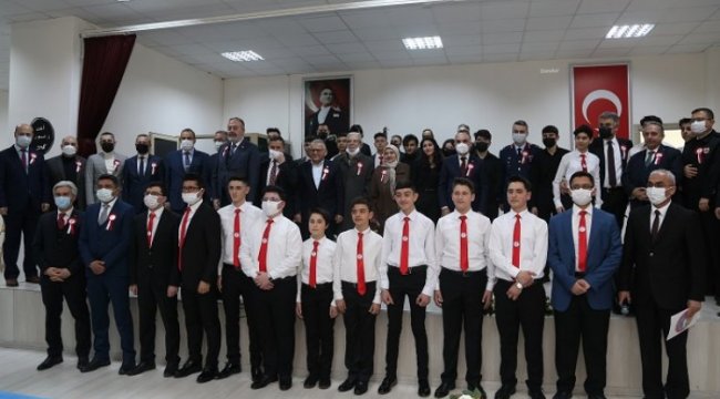 Memduh Büyükkılıç'tan 'İstiklal' kutlaması