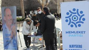 Memleket Partisi açtığı stantla Kayseri halkıyla buluştu