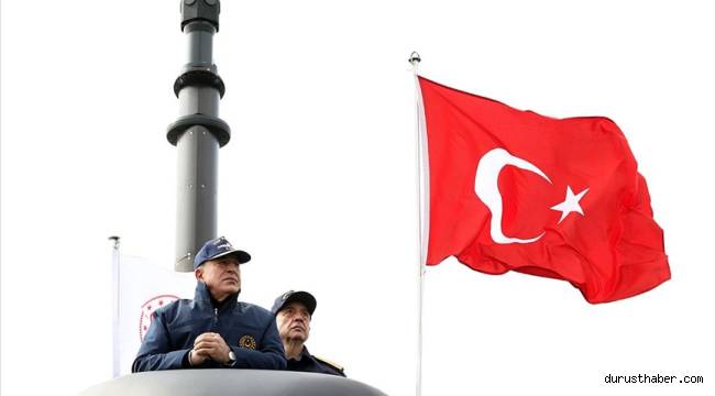 Milli torpido AKYA'nın ilk atışını Bakan Akar yaptı
