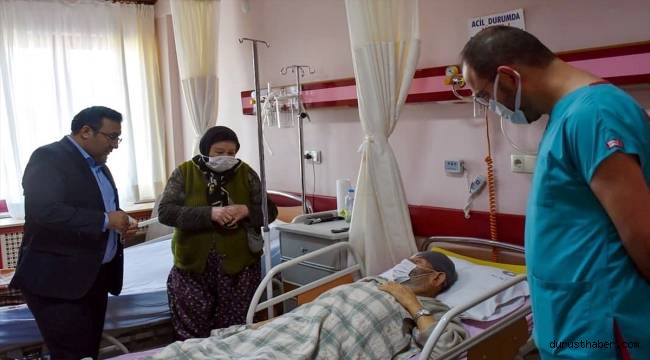 Nallıhan Kaymakamı Dinç, hastaneye kaldırılan şehit babasını ziyaret etti