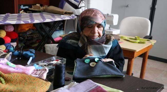 Niğde'de huzurevi sakinleri el işleriyle sosyalleşiyor