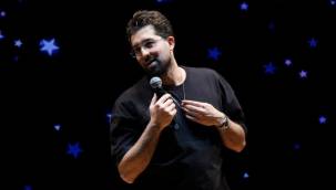 Öğrenciler Doğu Demirkol’un stand-up gösterisi ile eğlendi