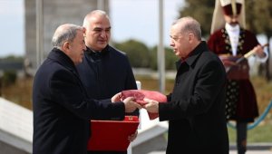 Osmanlı sancağı 129 yıl sonra Çanakkale'de