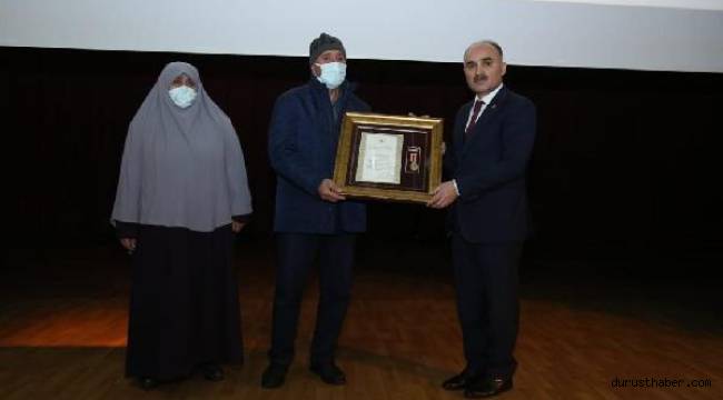 Şehit aileleri ve gazilere Devlet Övünç Madalyası verildi