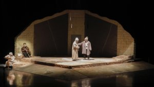 Şemseddin Sivasi'nin hayatını anlatan "Lal" oyunu Sivas'ta sanatseverlerle buluştu 