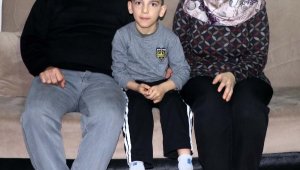 SMA hastası kızlarını kaybeden aile, oğulları Umut için mücadele ediyor
