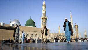 Suudi Arabistan, yurt dışından gelenlere yönelik Kovid-19 kısıtlamalarını tamamen kaldırdı