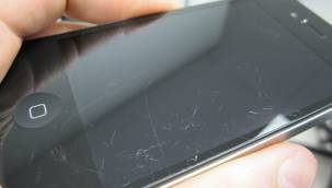 Telefonunuzun Camındaki Çizikler İçin Asla Umutsuzluğa Kapılmayın! Herkes Evindeki Bu Nesnelerle Sorunu Kolayca Çözebilir