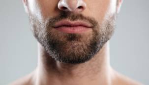 Turistlerin yeni tercihi... Sakal bıyık ekimi!