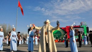 Türkmenistan ve Kırgızistan'da Nevruz Bayramı coşkuyla kutlanıyor