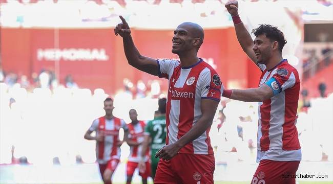 Üç haftadır puan kaybetmeyen Antalyaspor, yenilmezlik serisini 8 maça çıkardı
