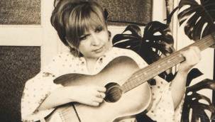 Ülkü Aker kimdir, kaç yaşında, aslen nereli, ne zaman ve kiminle evlendi, boşandı mı?