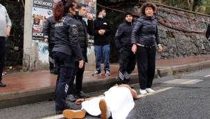 Üst geçitten düştü, yardımına yoldan geçen doktor koştu