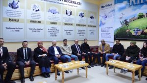 Vali Akın ve Rektör Karakaya, üniversite öğrencileriyle buluştu