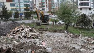 Akıl almaz olay! Adresi karıştırdı, yanlış binayı yıktı