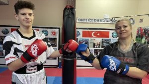 Ana-oğul Dünya Kick Boks Kupası'na hazırlanıyor