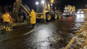 Ardahan'da kar sularının erimesi ve sağanak sonrası bazı yolları su bastı